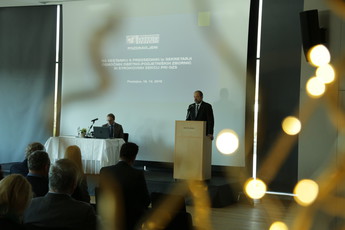 Alojz Kovšca, predsednik DS na delovnem srečanju DS in OZS, 2018 v Postojni<br>(Avtor: Milan Skledar)