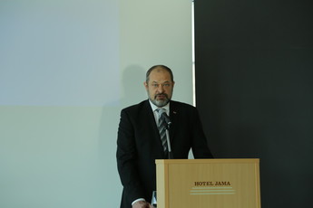 Alojz Kovšca, predsednik DS na delovnem srečanju DS in OZS, 2018 v Postojni<br>(Avtor: Milan Skledar)