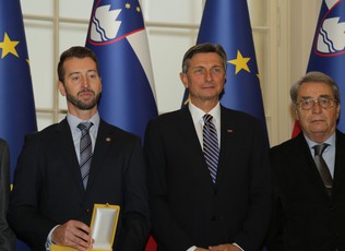 Roman Završek, predsednik Odvetniške zbornice Slovenije, Borut Pahor, predsenik Republike Slovenije na podelitvi odlikovanja predsednika Republike Slovenije Odvetniški zbornici Slovenije <br>(Avtor: Milan Skledar)