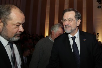 Alojz Kovšca, predsednik Državnega sveta in Lojze Petrle, evropski poslanec na 6. festivalu slovenske domoljubne pesmi Mati domovina <br>(Avtor: Milan Skledar)