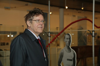 Dr. Matjaž Gams, državni svetnik na ogledu muzeja v Novem mestu.<br>(Avtor: Milan Skledar)