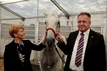 Dr. Aleksandra Pivec in Zdravko Počivalšek, minister za gospodarski razvoj na 23. jesenskem kmetijsko-obrtnem sejmu Komenda 2018<br>(Avtor: Milan Skledar)