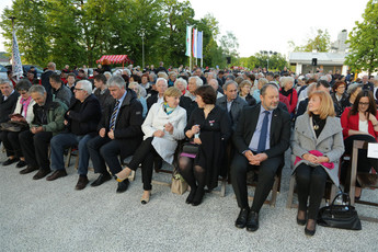 Alojz Kovšca, predsednik Državnega sveta in ostali udeleženci 150-letnice Vižmarskega Tabora<br>(Avtor: Milan Skledar)