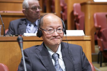 Dr. Yoshiaki Ichikawa v Državnem svetu RS<br>(Avtor: Milan Skledar)