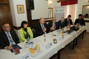 Jože Prikeržnik, Eva Štravs Podlogar, Alojz Kovšca, prof. dr. Franc Pohleven, prof. dr. Ludvik Toplak, Franc Bogovič in Primož Jelševar na posvetu: Pomen lesarstva in gozdarstva za razvoj Slovenije<br>(Avtor: Milan Skledar)