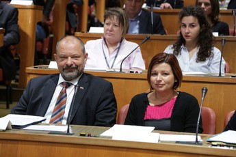 Alojz Kovšca, predsednik DS RS in Martina Vuk, državna sekretarka na MIZS na posvetu Prihodnost poklicnega izobraževanja<br>(Avtor: Milan Skledar)