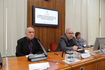 Dr. Milko Mikola, Dr. Renato Podbersič in Dr. Tamara Griesser Pečar na mednarodni konferenci, Temna stran meseca II, soočenje in refleksija, 20 let kasneje <br>(Avtor: Milan Skledar)