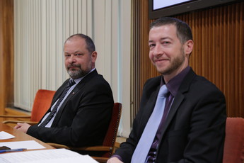 Alojz Kovšca, predsednik Državnega sveta  in dr. Dušan Štrus, sekretar DS (od leve proti desni)<br>(Avtor: Milan Skledar)