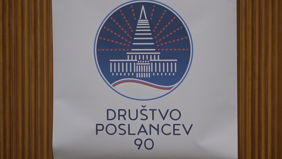 Slovesnost Društva poslancev 90 ob 30. obletnici plebiscita za samostojno in neodvisno Slovenij<br>(Avtor: Milan Skledar)