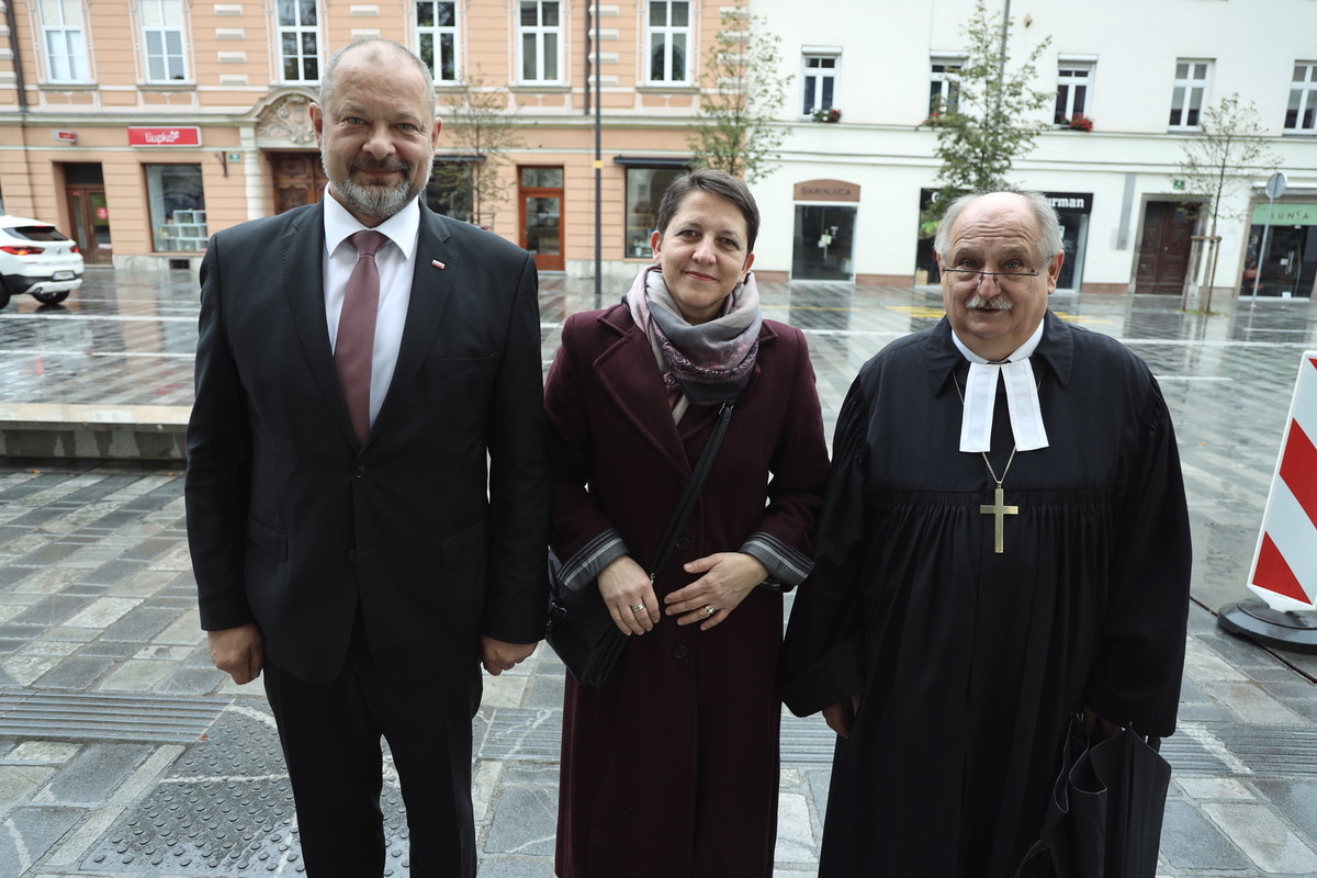 Alojz Kovšca, predsednik Državnega sveta s soprogo Stanko in evangeličanski škof, mag. Geza Filo<br>(Avtor: Milan Skledar)