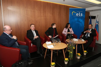 Andrej Engelman iz Službe Vlade RS za razvoj in evropsko kohezijsko politiko, mag. Andrej Šircelj, poslanec SDS, Jure Ferjan, moderator,Patricija Šulin, evropska poslanka in Alojz kovšca, predsednik Državnega sveta<br>(Avtor: Milan Skledar)