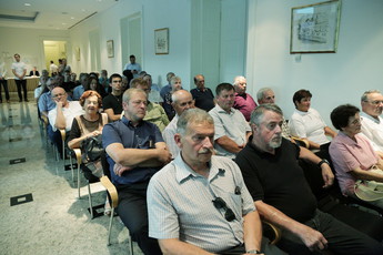 Udeleženci na žalni seji ob smrti Ivana Omana<br>(Avtor: Milan Skledar)