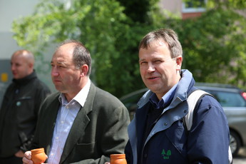 mag. Marjan Dolenšek (na desni) je strokovnjak za kmetijsko tehniko<br>(Avtor: Milan Skledar)