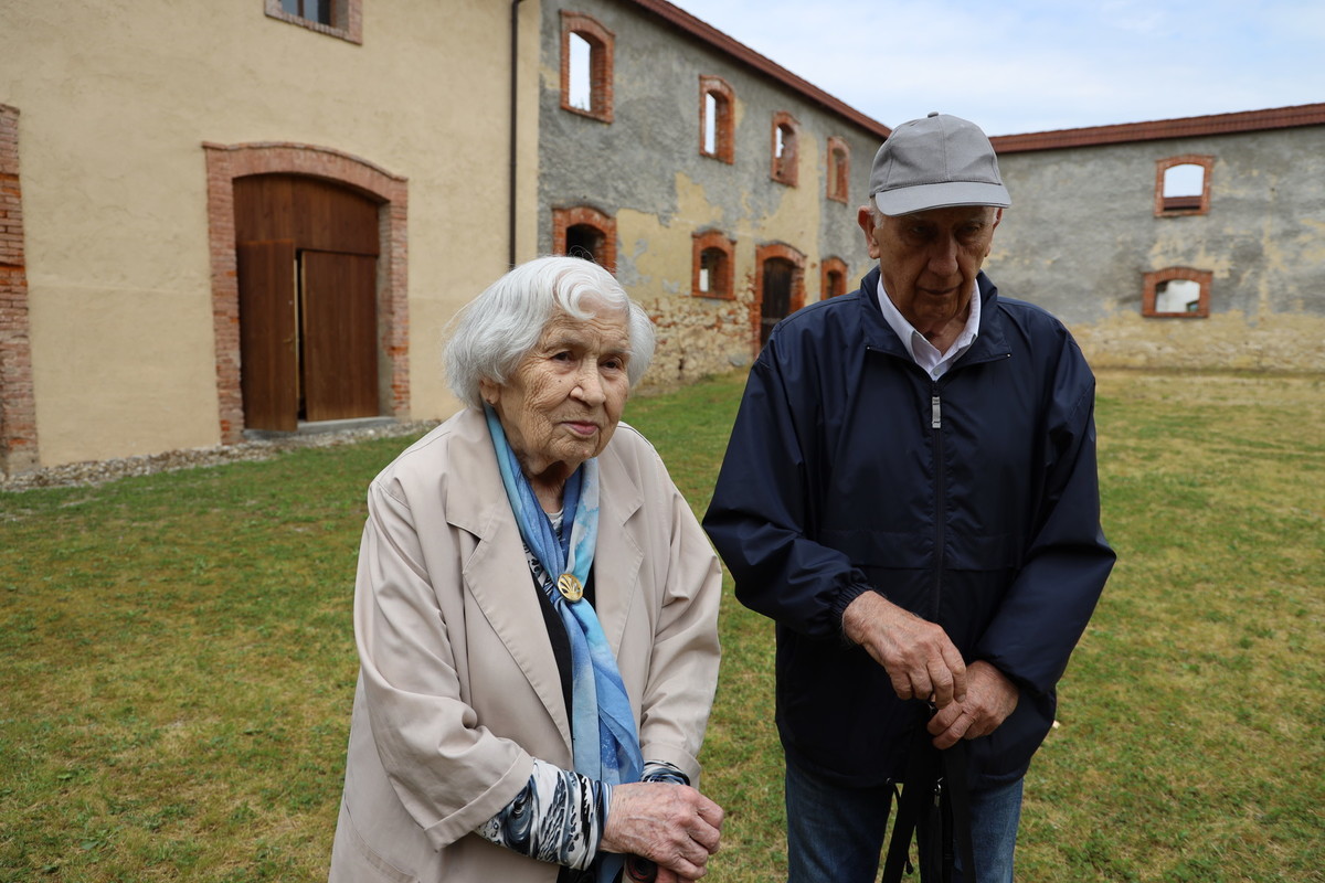 Zdenka Kaplan in Albin Pražnikar. Dan odprtih vrat, območje zbirnega centra gradu Rajhenburg v Brestanici<br>(Avtor: Milan Skledar)