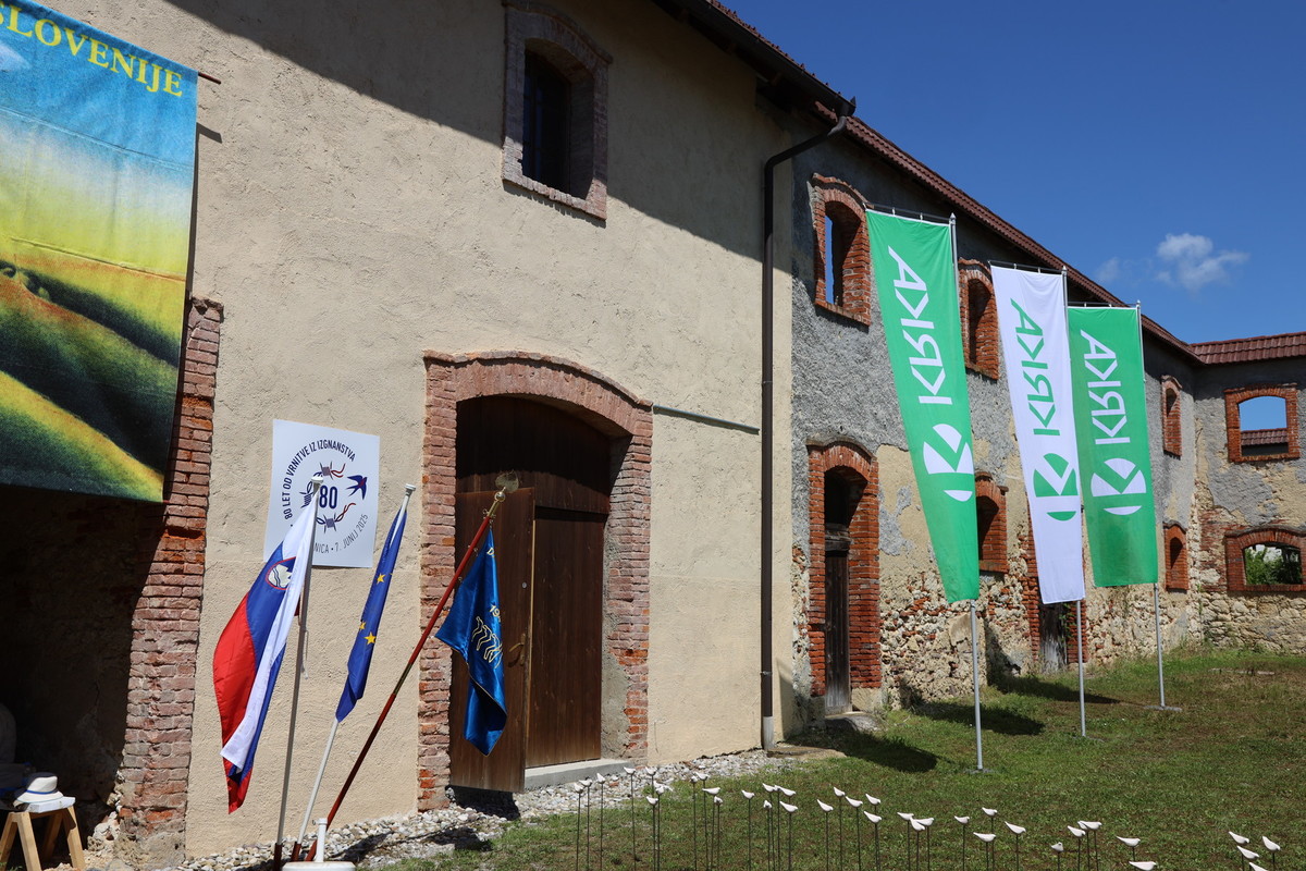 Generalni sponzor Dneva odprtih vrat, ki ga je v Brestanici pripravilo Društvo izgnancev Slovenije, je bila KRKA d.d.<br>(Avtor: Milan Skledar)