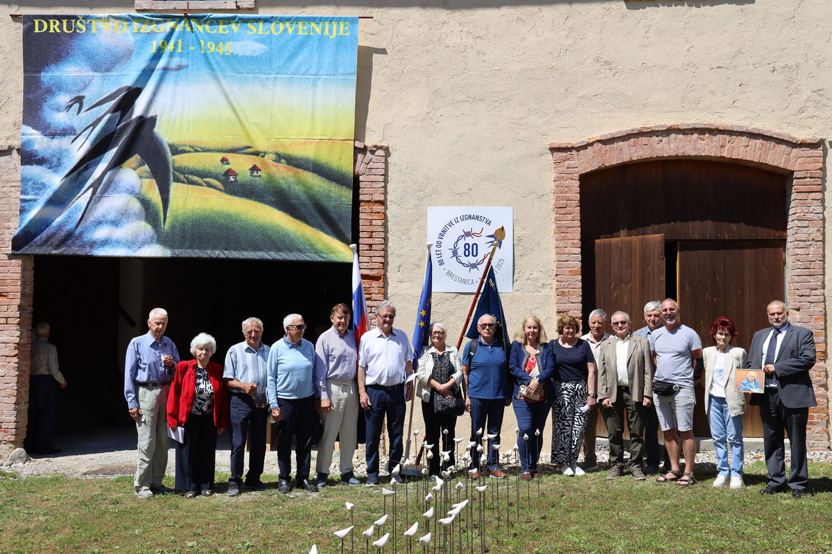 Člani Izvršnega odbora Društva izgnancev Slovenbije 1941 - 1945, na Dnevu odprtih vrat, 7. junija 2026, v Brestanici<br>(Avtor: Milan Skledar)