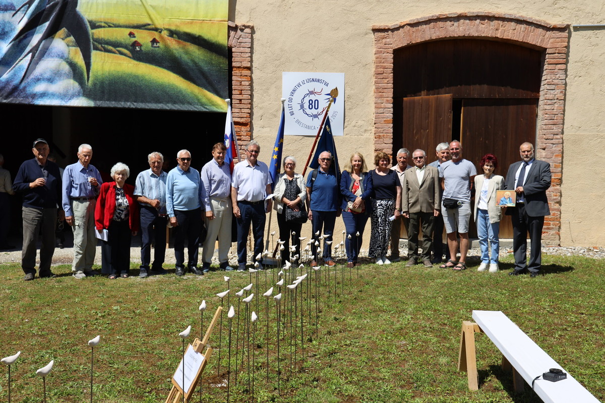 Člani Izvršnega odbora Društva izgnancev Slovenbije 1941 - 1945, na Dnevu odprtih vrat, 7. junija 2026, v Brestanici<br>(Avtor: Milan Skledar)