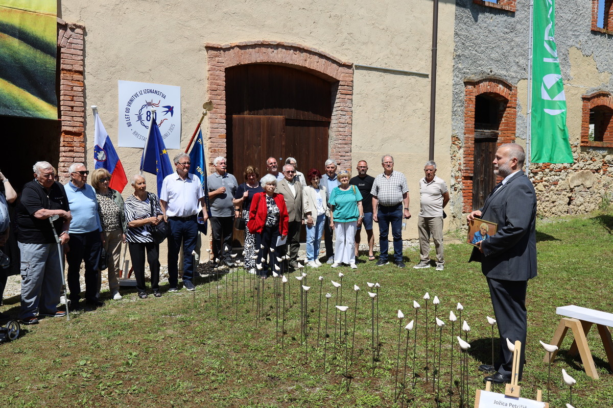 Mag. Gregor Kaplan, MORS, je pozval predsednike Krajevnih in območnih organizacij DIS, naj na terenu opozorijo člane, da pošljejo arhivsko foto gradivo oziroma pisno dokumentacijo ali različne predmete iz izgnanstva, na sedež DIS ali na svoje območne enote <br>(Avtor: Milan Skledar)