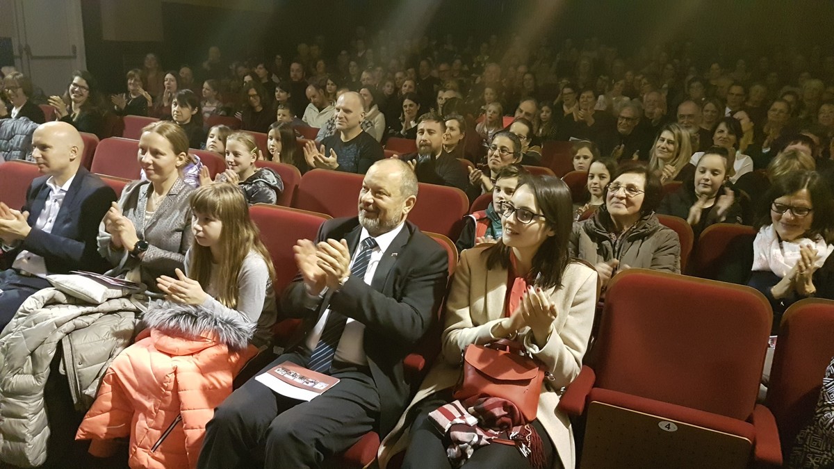 Obiskovalci koncerta v Domu na Vidmu v Ilirski Bistrici<br>(Avtor: Milan Skledar)