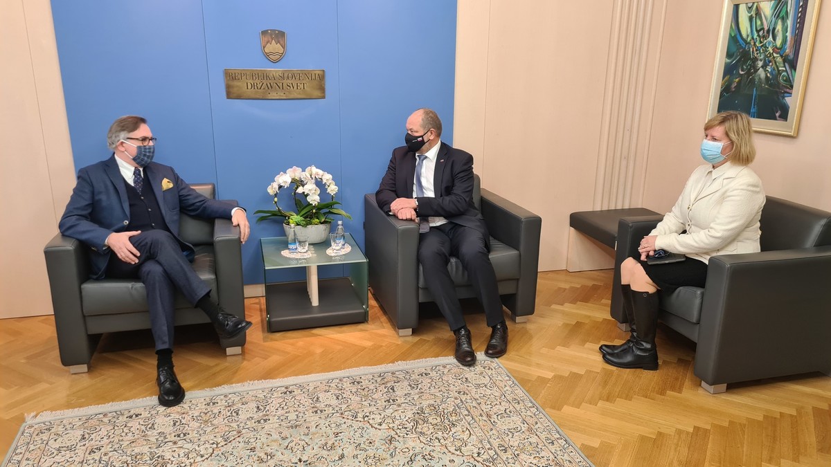 Nj. eksc., Krzysztof Olendzki, veleposlanik Poljske in Alojz Kovšca, predsednik Državnega sveta<br>(Avtor: Milan Skledar)