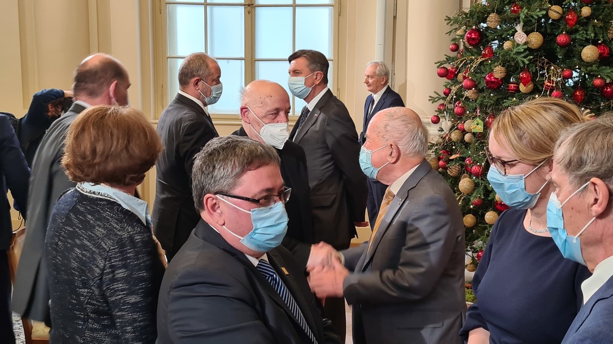 Slovesnost ob vročitvi državnih odlikovanj v predsedniški palači, 2021<br>(Avtor: Milan Skledar)