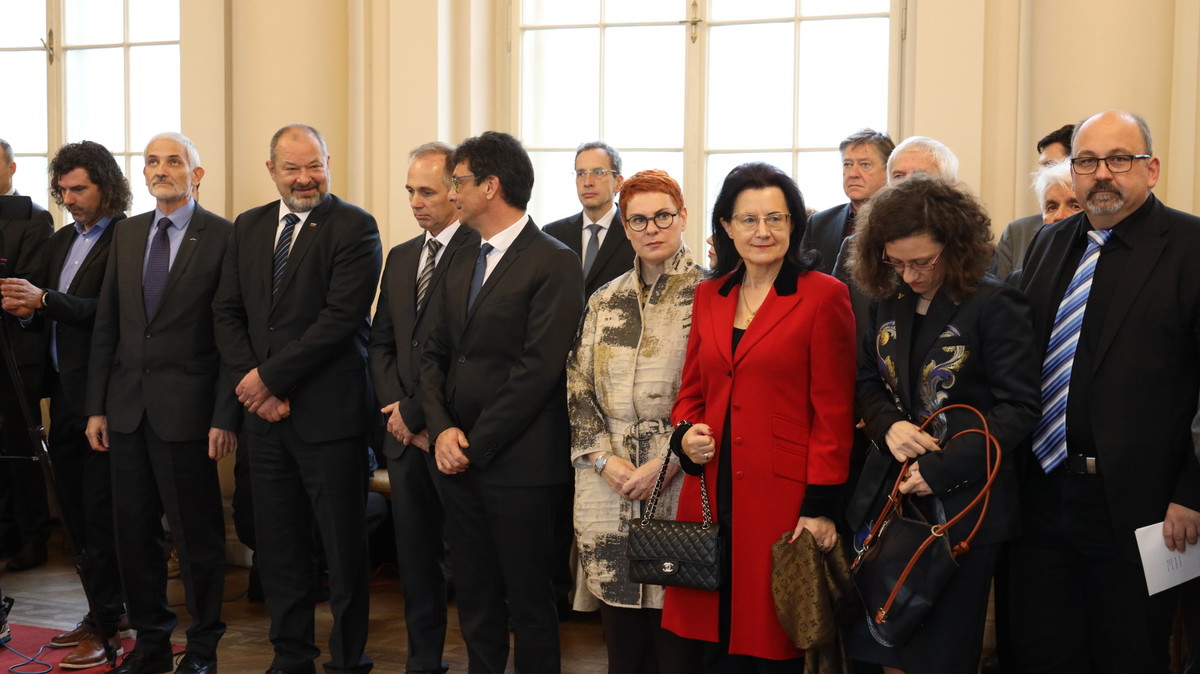 Častni gostje na vročitvi državnih odlikovanj<br>(Avtor: Milan Skledar)