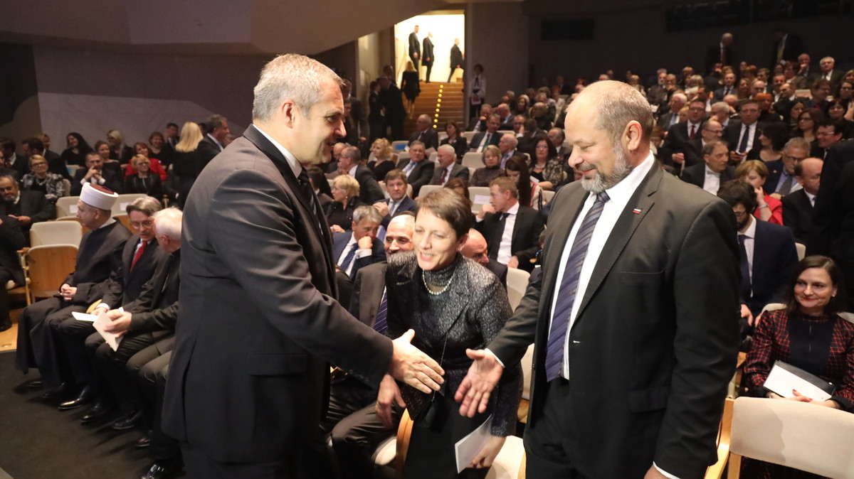 Alojz Kovšca, predsednik Državnega sveta s soprogo  in Dejan Židan, predsednik DZ<br>(Avtor: Milan Skledar)