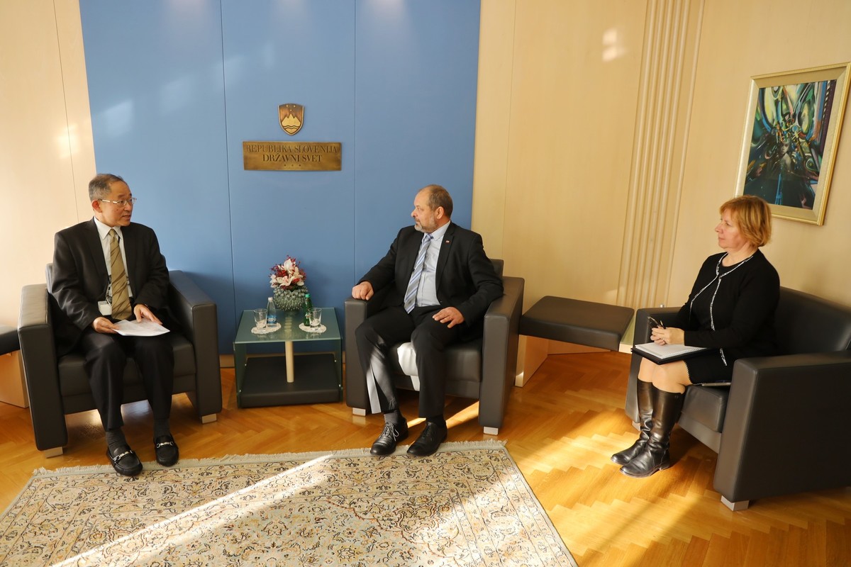 Nj. eskc. gospod Masaharu Yoshido in Alojz Kovšca, predsednik Državnega sveta RS<br>(Avtor: Milan Skledar)