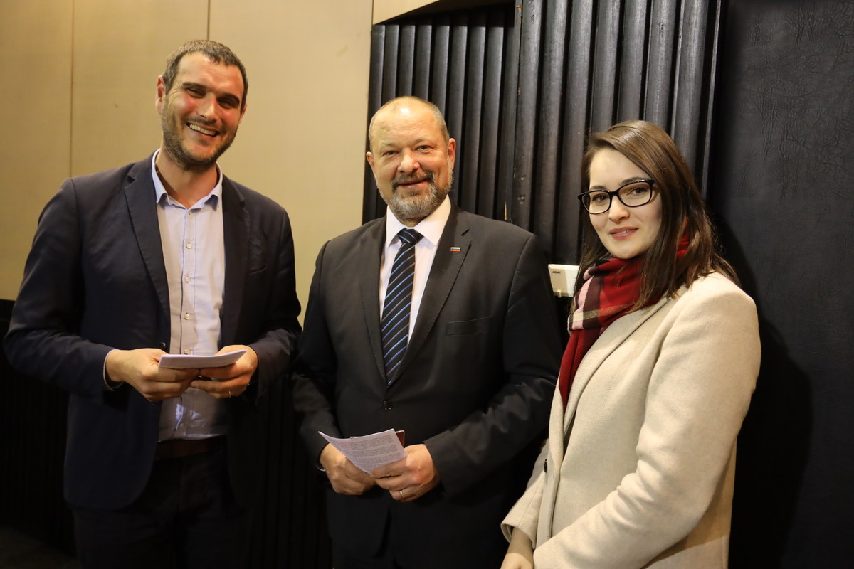 Na sredini: Alojz Kovšca, predsednik Državnega sveta<br>(Avtor: Milan Skledar)