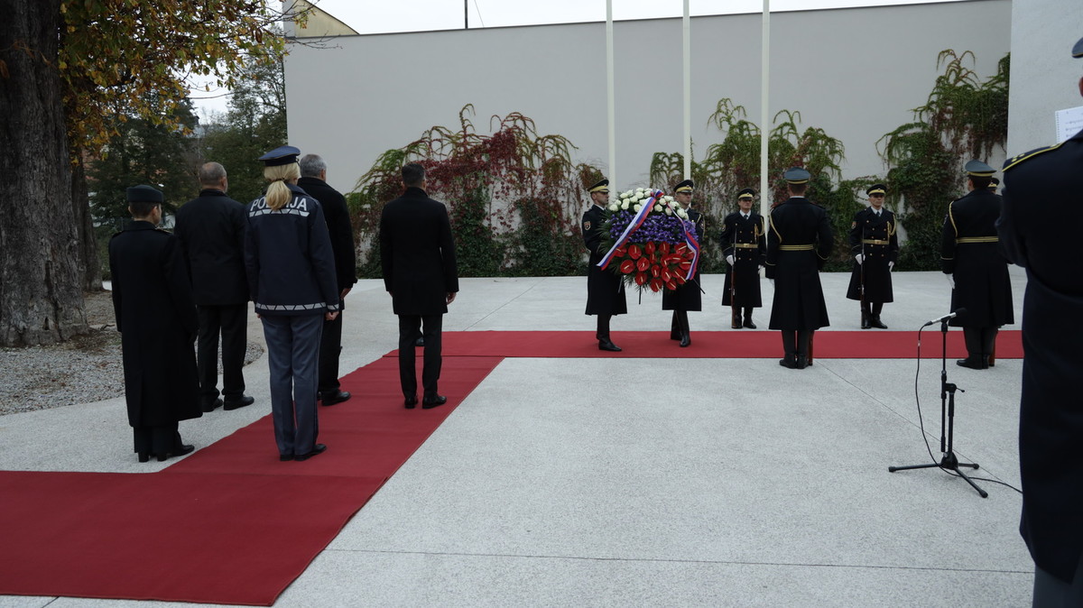 Osrednja spominska slovestnost ob dnevu spomina na mrtve<br>(Avtor: Milan Skledar)