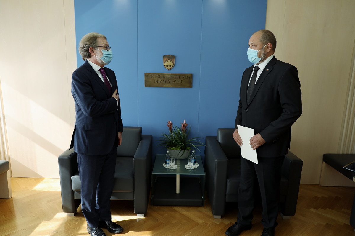 Veleposlanik Španije v RS, Nj. eksc., gospod Juan Arísteguije in predsednik Državnega sveta, Alojz Kovšca<br>(Avtor: Milan Skledar)