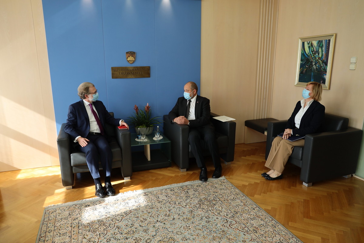 Veleposlanik Španije v RS, Nj. eksc., gospod Juan Arísteguije in predsednik Državnega sveta, Alojz Kovšca<br>(Avtor: Milan Skledar)