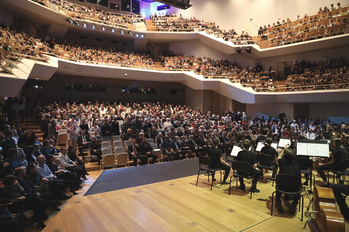 Polna dvorana na 100. obletnici prvega slovenskega konservatorija<br>(Avtor: Milan Skledar)
