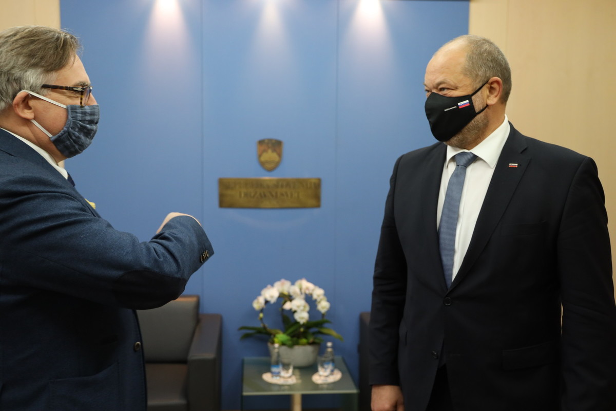 Nj. eksc., Krzysztof Olendzki, veleposlanik Poljske in Alojz Kovšca, predsednik Državnega sveta<br>(Avtor: Milan Skledar)