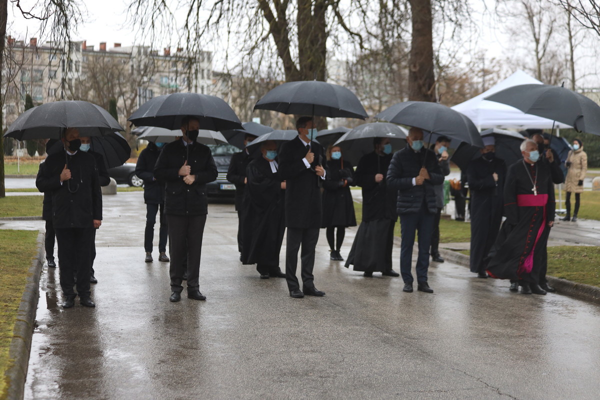 Alojz Kovšca, predsednik Državnega sveta RS na žalni slovesnosti v spomin preminulim v času epidemije Covid-19 na ljubljanskih Žalah<br>(Avtor: Milan Skledar)