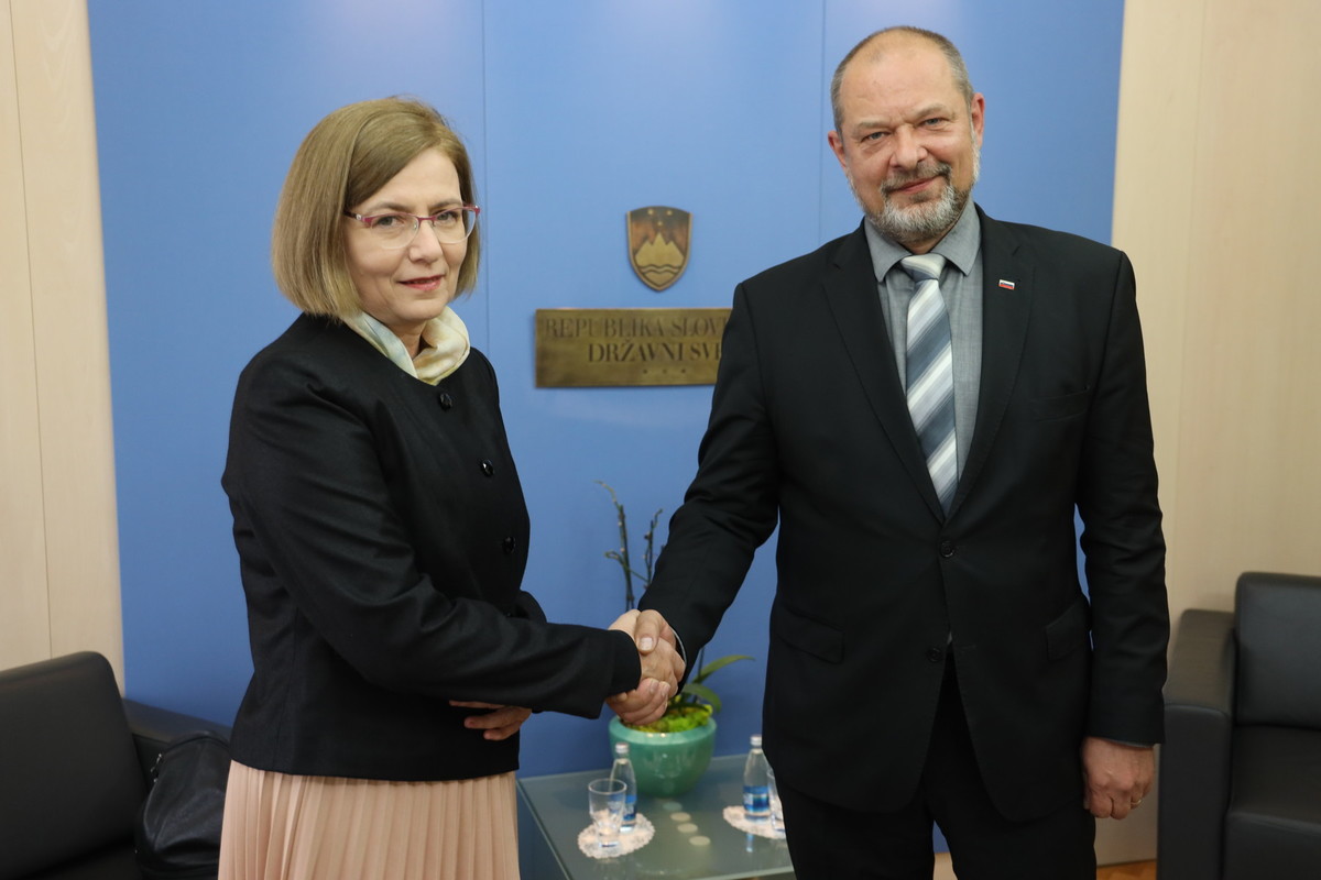 Veleposlanica Republike Madžarske Nje. eksc. gospa Edit Szilágyiné Bátorfi in predsednik Državnega sveta Alojz Kovšca<br>(Avtor: Milan Skledar)