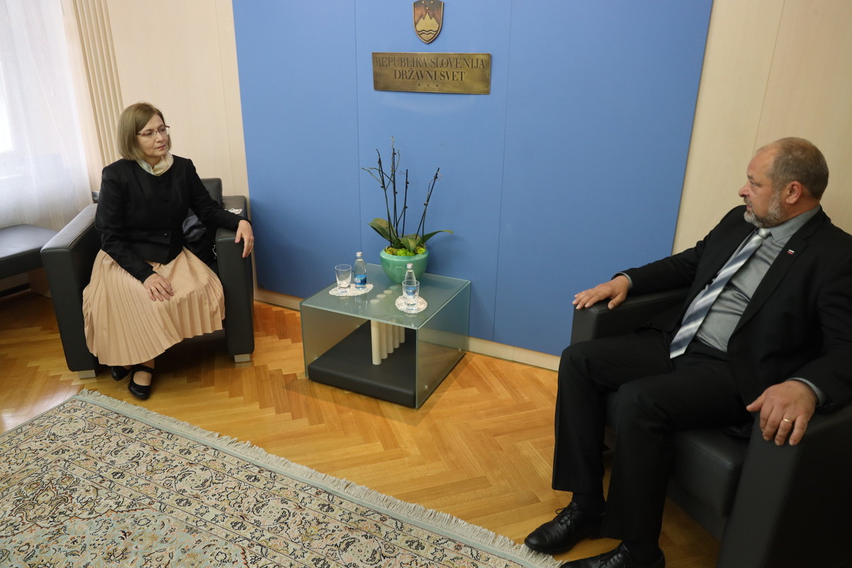 Veleposlanica Republike Madžarske Nje. eksc. gospa Edit Szilágyiné Bátorfi in predsednik Državnega sveta Alojz Kovšca<br>(Avtor: Milan Skledar)