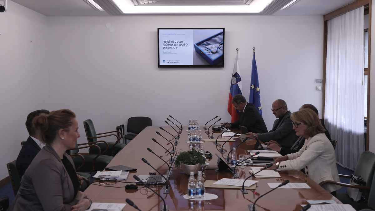 35. seja Komisije Državnega sveta za gospodarstvo, obrt, turizem in finance<br>(Avtor: Milan Skledar)