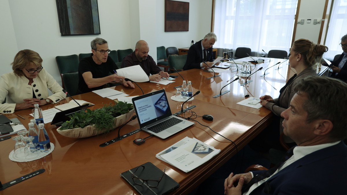 35. seja Komisije Državnega sveta za gospodarstvo, obrt, turizem in finance<br>(Avtor: Milan Skledar)