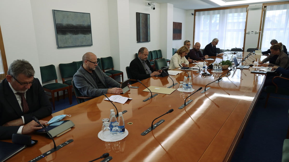 35. seja Komisije Državnega sveta za gospodarstvo, obrt, turizem in finance<br>(Avtor: Milan Skledar)