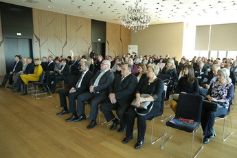 Delovno srečanje Državnega sveta s predstavniki Obrtno-podjetniške zbornice Slovenije, 2018 v Postojni<br>(Avtor: Milan Skledar)