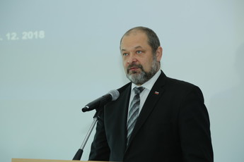 Alojz Kovšca, predsednik DS na delovnem srečanju DS in OZS, 2018 v Postojni<br>(Avtor: Milan Skledar)