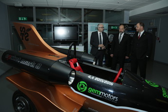 Mitja Gorenšček, državni svetnik, Alojz Kovšca, predsednik Državnega sveta in Boštjan Gorjup, predsednik Gospodarske zbornice Slovenije na ogledu razstave dosežkov slovenske avtomobilske industrije in mobilnosti.<br>(Avtor: Milan Skledar)