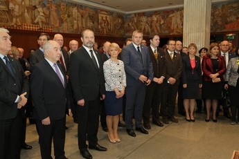 Alojz Kovšca, predsednik Državnega sveta, dr. Aleksandra Pivec, ministrica MKGP, mag. Dejan Židan, predsednik DZ, Boštjan Noč, predsednik ČZS na prvi obletnici razglasitve svetovnega dneva čebel v preddverju Velike dvorane DZ., 2018<br>(Avtor: Milan Skledar)