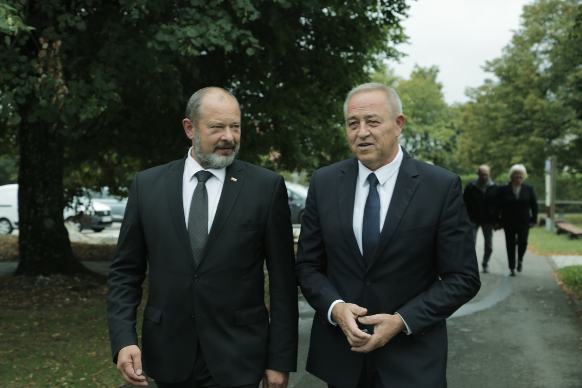 Polaganje vencev k spomeniku dr. Franca Ivanocyja