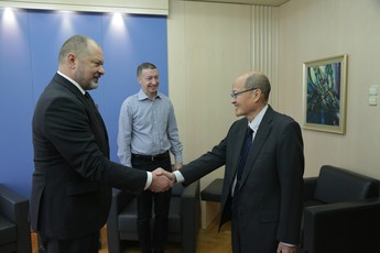 Alojz Kovšca, predsednik DS in veleposlanik Japonske Nj. eksc. Masaharu Yoshida na sprejemu v Državnem svetu RS.<br>(Avtor: Milan Skledar)