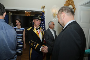 Sprejem častnih gostov na rezidenci Ameriškega veleposlanika<br>(Avtor: Milan Skledar)