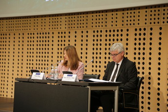 Sonja Šmuc, generalna direktorica GZS na 13. Vrhu slovenskega gospodarstva <br>(Avtor: Milan Skledar)