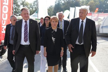 Zdravko Počivalšek, dr. Aleksandra Pivec in Alojz Lah na 23. jesenko kmetisjko-obrtnem sejmu Komenda<br>(Avtor: Milan Skledar)