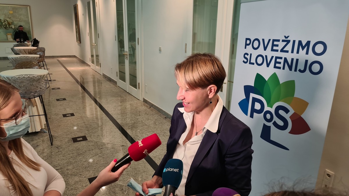 Podpis sporazuma o skupnem nastopu strank SLS, Konkretno, Zeleni Slovenije, NLS in Novi socialdemokrati na letošnjih volitvah poslancev v Državni zbor RS<br>(Avtor: Milan Skledar)